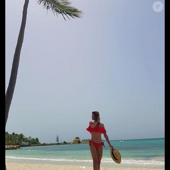 Camille des "Reines du shopping" divine en bikini à la plage, en Guadeloupe - Instagram, 21 août 2018