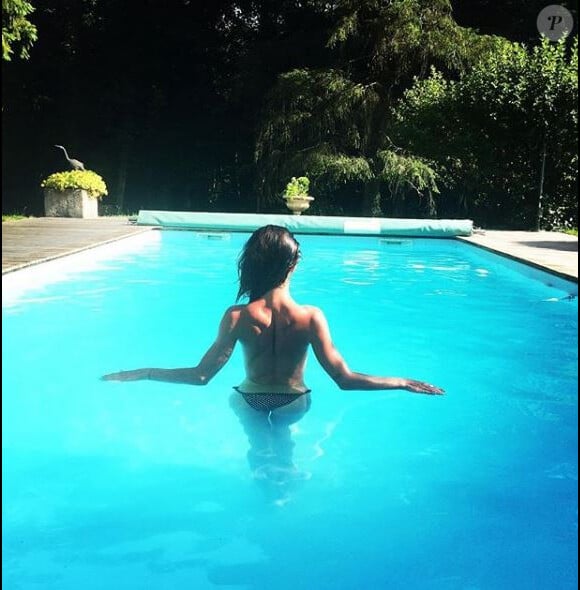 Camille Coleman des "Reines du shopping" topless à la piscine - Instagram, 26 août 2015