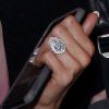 Paris Hilton montre fièrement sa bague de fiançailles à son arrivée en compagnie de son fiancé Chris Zylka à l'aéroport de LAX à Los Angeles, le 24 janvier 2018.