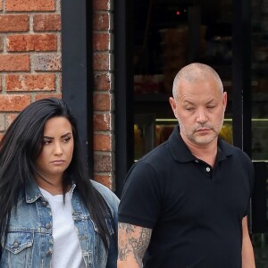 Demi Lovato est allée boire un café accompagnée de son garde du corps après une séance de sport à Los Angeles, le 7 novembre 2018.