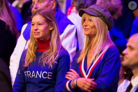 Clémence Bertrand et Isabelle Camus - Les célébrités assistent au match de tennis de double Nicolas Mahut et Pierre-Hugues Herbert opposés aux joueurs Croates Mate Pavic et Ivan Dodig lors de la Finale du double de la Coupe Davis France contre Croatie © Alain Rolland / Imagebuzz / Bestimage