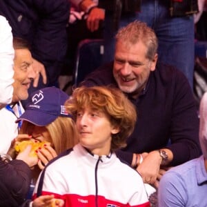 Jean-Claude Camus, Joalukas Noah et sa mère Isabelle Camus (compagne Y.Noah) dans les tribunes - Le joueur de tennis français Lucas Pouille opposé au joueur Croate Marin Cilic lors de la Finale de la Coupe Davis France vs Croatie, au Stade Pierre Mauroy à Villeneuve d'Ascq, France, le 25 novembre 2018.