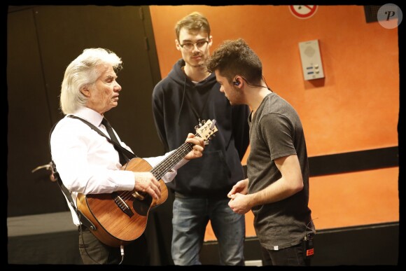 Exclusif -  People en backstage - Daniel Guichard, le jeune chanteur Valentin et son fils Raphaël - Daniel Guichard en concert à l'Olympia pour le lancement de sa nouvelle tournée. Le 23 novembre 2018 © Alain Guizard / Bestimage