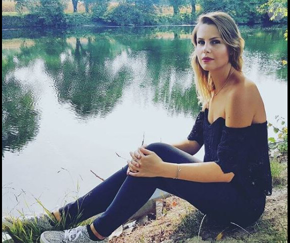 Marion Sokolik (Miss Poitou-Charentes) prétendante de Miss France 2019 , devant un lac, octobre 2017