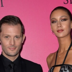 Nicolas Duvauchelle (Costume Azzaro) et sa compagne Anouchka Alsif (Robe Azzaro) lors du photocall du Victoria's Secret Fashion 2016 au Grand Palais à Paris, le 30 novembre 2016. © BOV/Bestimage