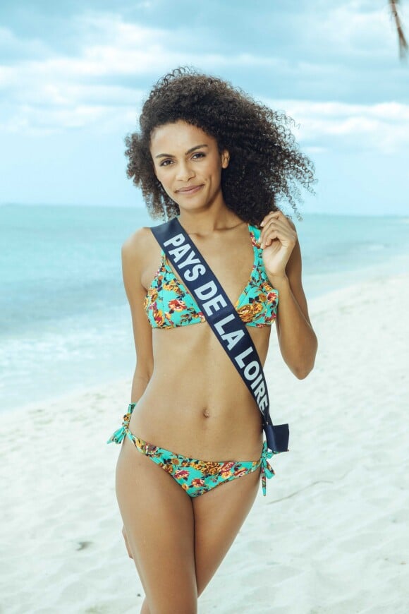 Miss Pays de la Loire en maillot de bain lors du voyage Miss France 2019 à l'île Maurice, en novembre 2018.