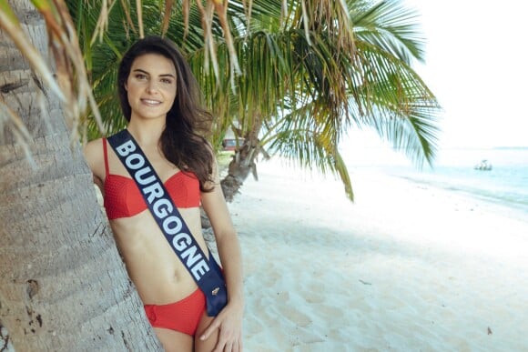 Miss Bourgogne en maillot de bain de la marque Marie Jo lors du voyage Miss France 2019 à l'île Maurice, en novembre 2018.