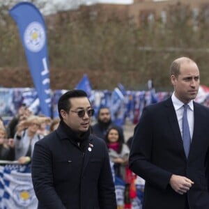 Le prince William, duc de Cambridge, et Kate Catherine Middleton, duchesse de Cambridge, lors de l'hommage rendu aux victimes de l'accident d'hélicoptère survenu dans le stade de football de Leicester. Le 28 novembre 2018