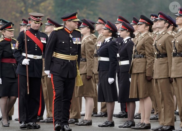La princesse Salma de Jordanie, en uniforme, le 24 novembre 2018 à l'académie militaire royale de Sandhurst en Angleterre lors de la parade de la cérémonie de fin de formation.