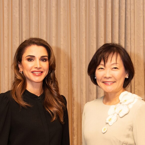 La reine Rania de Jordanie et l'épouse du Premier ministre du Japon, Akie Abe, le 27 novembre 2018 à Tokyo.