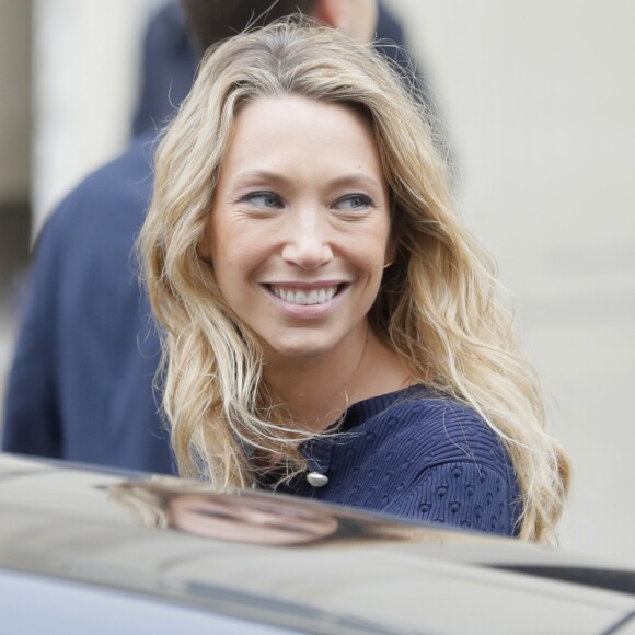 Laura Smet - Sorties du défilé de mode printemps-été 2019 "Chanel" au Grand Palais à Paris. Le 2 octobre 2018