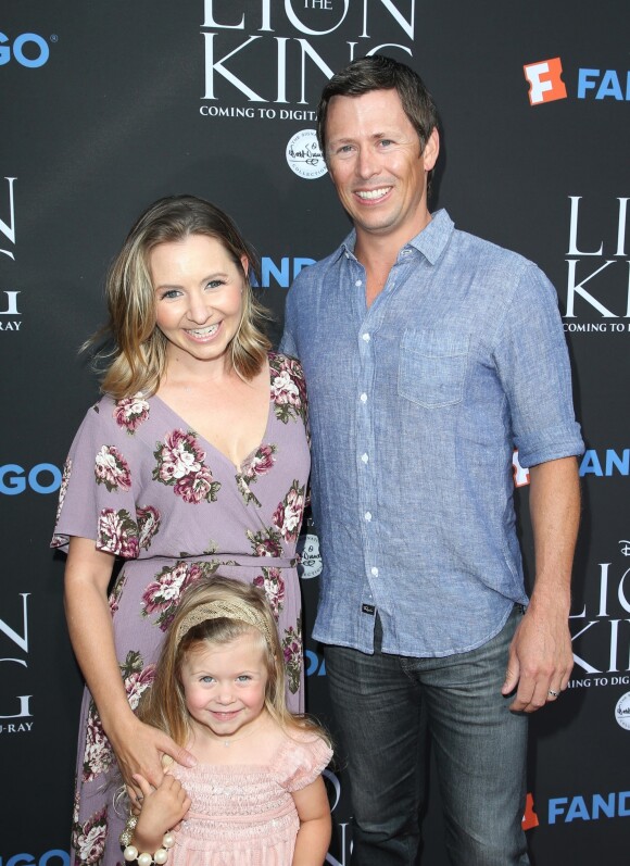 Beverley Mitchell, son mari Michael Cameron, et leur fille Kenzie Cameron - People à la projection du film The Lion King (Sing-Along) à Los Angeles, le 5 août 2017.