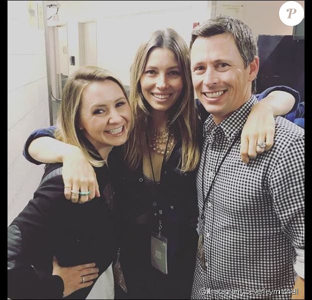 Beverley Mitchell pose avec son mari et Jessica Biel dans les coulisses du concert de Justin Timberlake. Instagram, octobre 2018