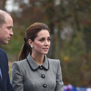 Le prince William, duc de Cambridge et Kate Middleton, duchesse de Cambridge lors de l'hommage rendu aux victimes de l'accident d'hélicoptère survenu dans le stade de football de Leicester le 28 novembre 2018.