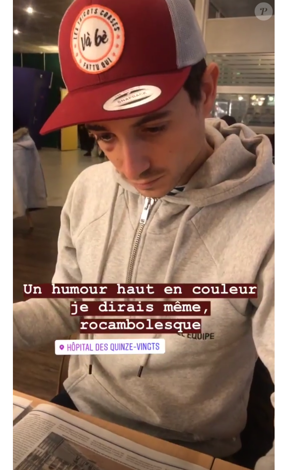 Hugo Clément soutenu par son amoureuse Alexandra Rosenfeld après avoir reçu un projectile lors de la manifestation des gilets jaunes à Paris le 1er décembre 2018.