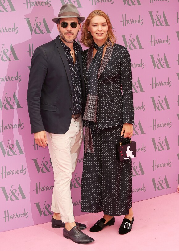 Arizona Muse et son mari Boniface Verney-Carron à Londres, le 20 juin 2018.