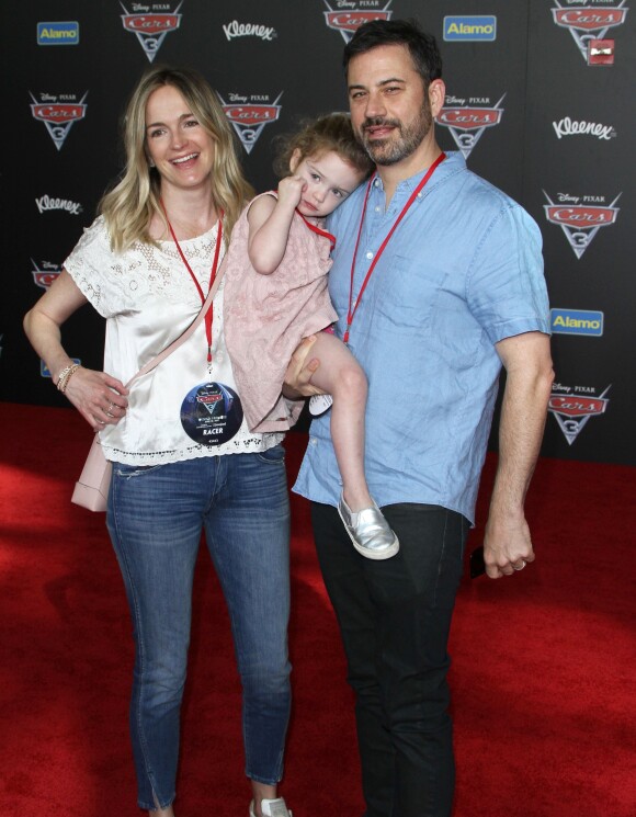 Jimmy Kimmel avec sa femme Molly McNearney et leur fille Jane - Les Célébrités arrivent à la première du film "Cars 3" à Anaheim le 10 juin 2017.