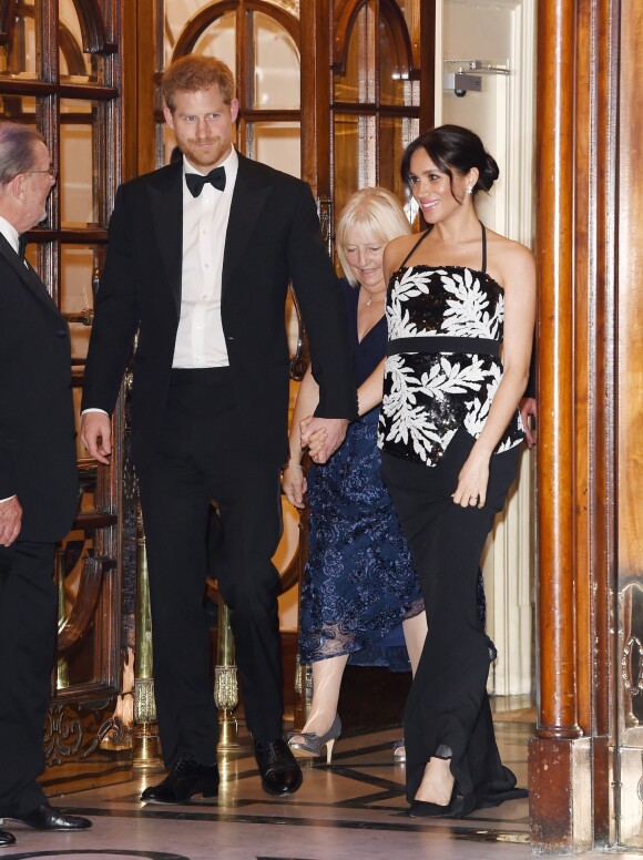 Le prince Harry, duc de Sussex, et Meghan Markle (enceinte), duchesse de Sussex, quittant la soirée Royal Variety Performance à Londres le 19 novembre 2018.