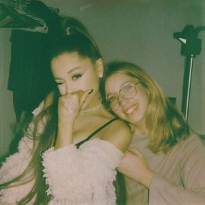 Ariana Grande et l'artiste tatoueuse Mira Mariah. New York, décembre 2018.