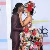 Cardi B (en robe Dolce & Gabbana) et son mari Offset à la soirée 2018 American Music Awards au Microsoft Theater à Los Angeles, le 9 octobre 2018.