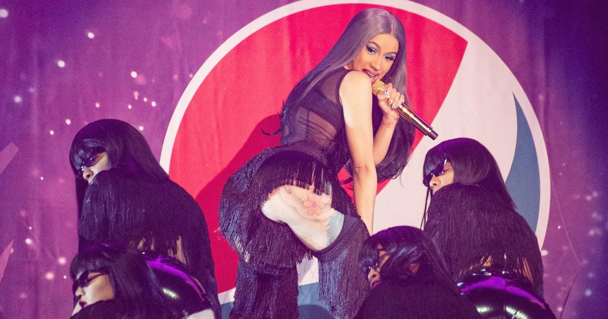 Cardi B En Concert à L'Allstate Arena à Chicago. Le 8 Décembre 2018 ...