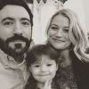 Emilie de Ravin, son fiancé Eric Bilitch et leur fille Vera. Photo publiée sur Instagram le 29 novembre 2018.