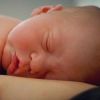 Emilie de Ravin annonce la naissance de son fils Theodore surt Instagram le 10 décembre 2018.