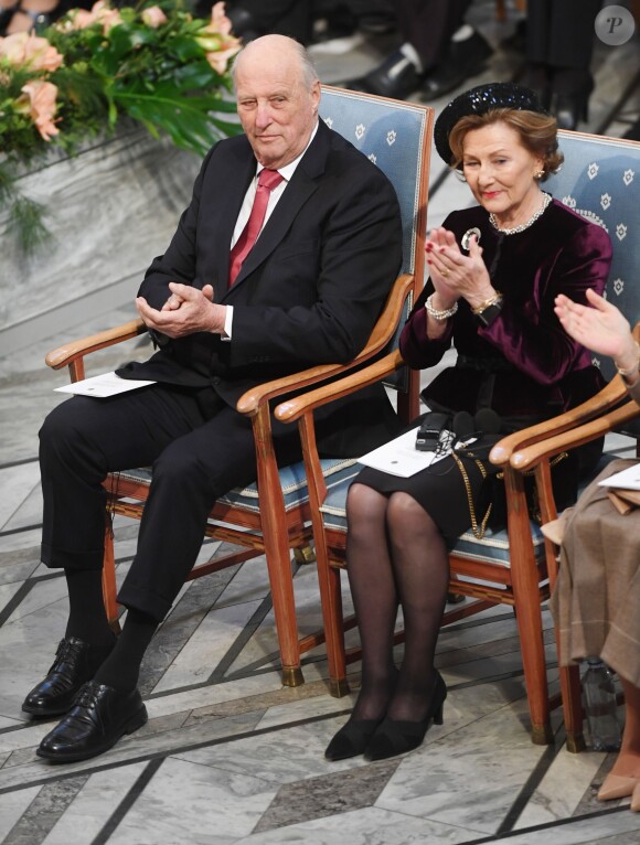 Le roi  Harald V et la reine Sonja de Norvège assistent à la remise du Prix Nobel de la Paix à la mairie d'Oslo. Le 10 décembre 2018.