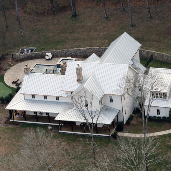 Exclusif - Vue aérienne de la nouvelle maison de Miley Cyrus et Liam Hemsworth à Nashville. Une demeure de 5,8 millions de dollars dotée de 5 chambres. Le 14 décembre 2017