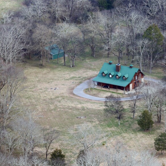 Exclusif - Vue aérienne de la nouvelle maison de Miley Cyrus et Liam Hemsworth à Nashville. Une demeure de 5,8 millions de dollars dotée de 5 chambres. Le 14 décembre 2017