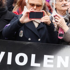 Muriel Robin lors de la manifestation organisée contre les violences faites aux femmes dans le quartier de l'Opéra à Paris, le 24 novembre 2018. © CVS/Bestimage