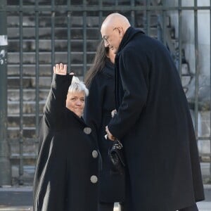 Mimie Mathy et son mari Benoist Gérard - Arrivées des personnalités en l'église de La Madeleine pour les obsèques de Johnny Hallyday à Paris le 9 décembre 2017. © Coadic Guirec / Bestimage