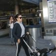 Eva Longoria arrive avec son fils Santiago Enrique Bastón à l'aéroport de LAX à Los Angeles, le 16 décembre 2018