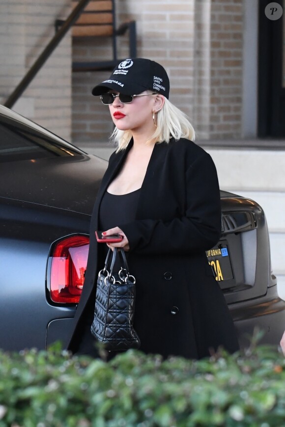 Exclusif - Christina Aguilera sort du magasin "Barneys New York" à Los Angeles, le 8 décembre 2018.