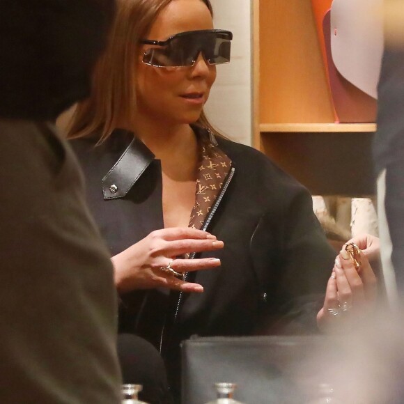 Mariah Carey fait du shopping au magasin Louis Vuitton à Aspen. Le 21 décembre 2018.