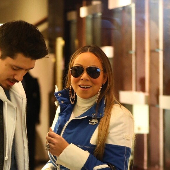 Mariah Carey et Bryan Tanaka font du shopping à Aspen. Le 22 décembre 2018.