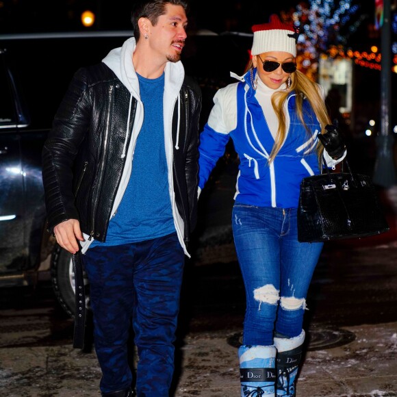 Mariah Carey et Bryan Tanaka font du shopping à Aspen. Le 22 décembre 2018.