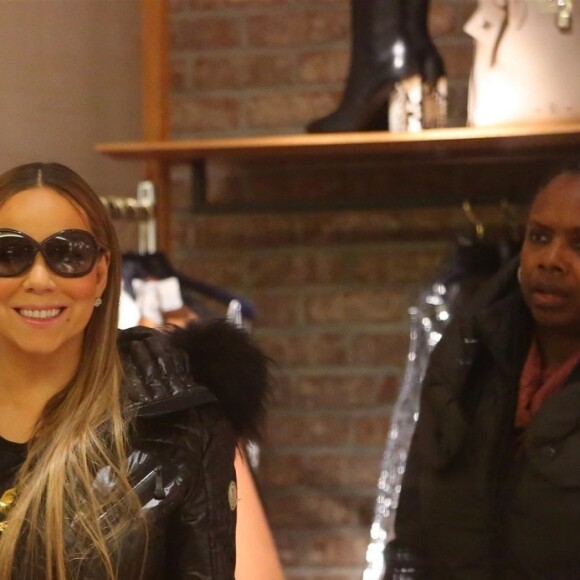 Mariah Carey et Bryan Tanaka font du shopping à Aspen. Le 23 décembre 2018.