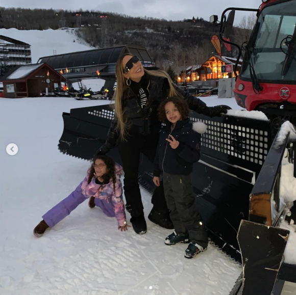 Mariah Carey et ses enfants Moroccan et Monroe à Aspen. Décembre 2018.