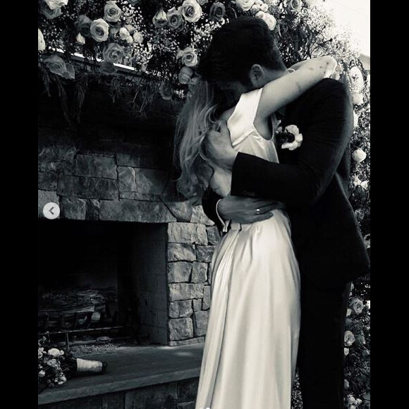 Miley Cyrus publie des photos de son mariage avec Liam Hemsworth sur Instagram le 26 décembre 2018.