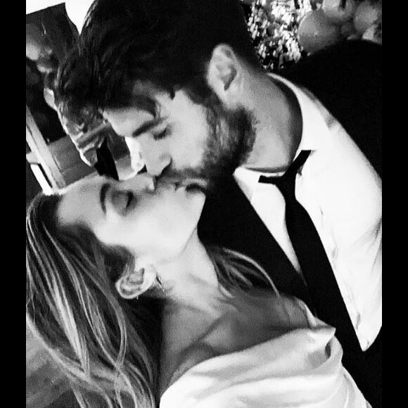Miley Cyrus publie des photos de son mariage avec Liam Hemsworth sur Instagram le 26 décembre 2018.