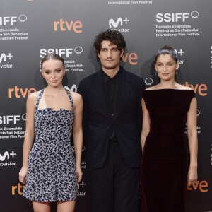 Lily Rose Depp, Louis Garrel et sa femme Laetitia Casta - Première du film L'Homme fidèle lors du 66e Festival du film de San Sebastian, le 22 septembre 2018.