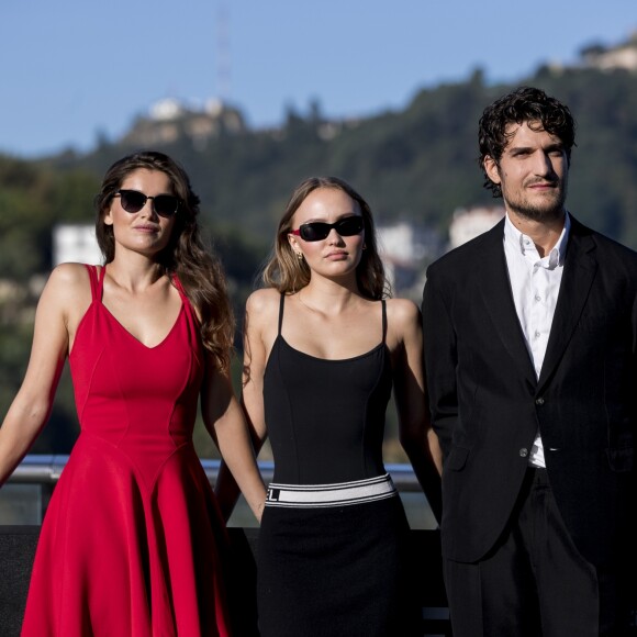 Louis Garrel, Laetitia Casta et Lily-Rose Depp au photocall de "L'homme Fidèle" au 66e Festival du Film de Saint-Sébastien, le 22 septembre 2018.