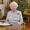 La reine Elizabeth II lors de l'enregistrement de son message de Noël dans le Salon Blanc au palais de Buckingham à Londres en décembre 2018.