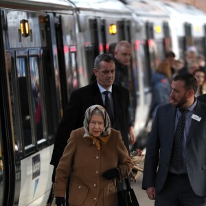 La reine Elizabeth II arrive par le train à la gare de King's Lynn le 20 décembre 2018 pour passer les fêtes de fin d'année à Sandringham.