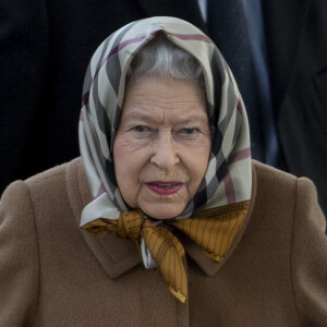 La reine Elizabeth II arrive par le train à la gare de King's Lynn le 20 décembre 2018 pour passer les fêtes de fin d'année à Sandringham.