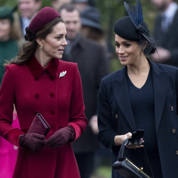 Kate Middleton, duchesse de Cambridge, et Meghan Markle, duchesse de Sussex, enceinte, à la messe de Noël à l'église Sainte-Marie-Madeleine à Sandringham, le 25 décembre 2018.