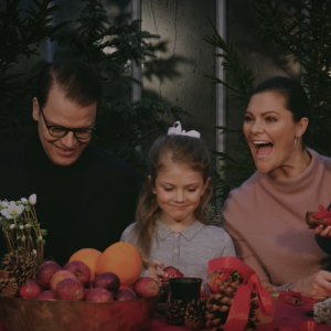 Image extraite de la vidéo de la princesse héritière Victoria et du prince Daniel de Suède avec leurs enfants la princesse Leonore et le prince Oscar pour les fêtes de fin d'année 2018.