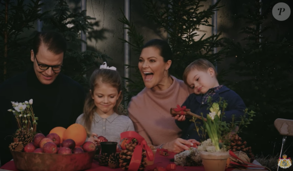 Image extraite de la vidéo de la princesse héritière Victoria et du prince Daniel de Suède avec leurs enfants la princesse Leonore et le prince Oscar pour les fêtes de fin d'année 2018.