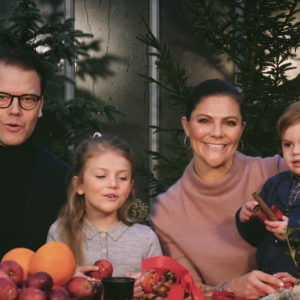 Image extraite de la vidéo de la princesse héritière Victoria et du prince Daniel de Suède avec leurs enfants la princesse Leonore et le prince Oscar pour les fêtes de fin d'année 2018.